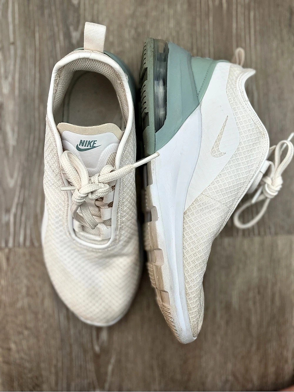 Nike Women’s Sneakers Size 6.5 White Cream Mint AQ0352-103